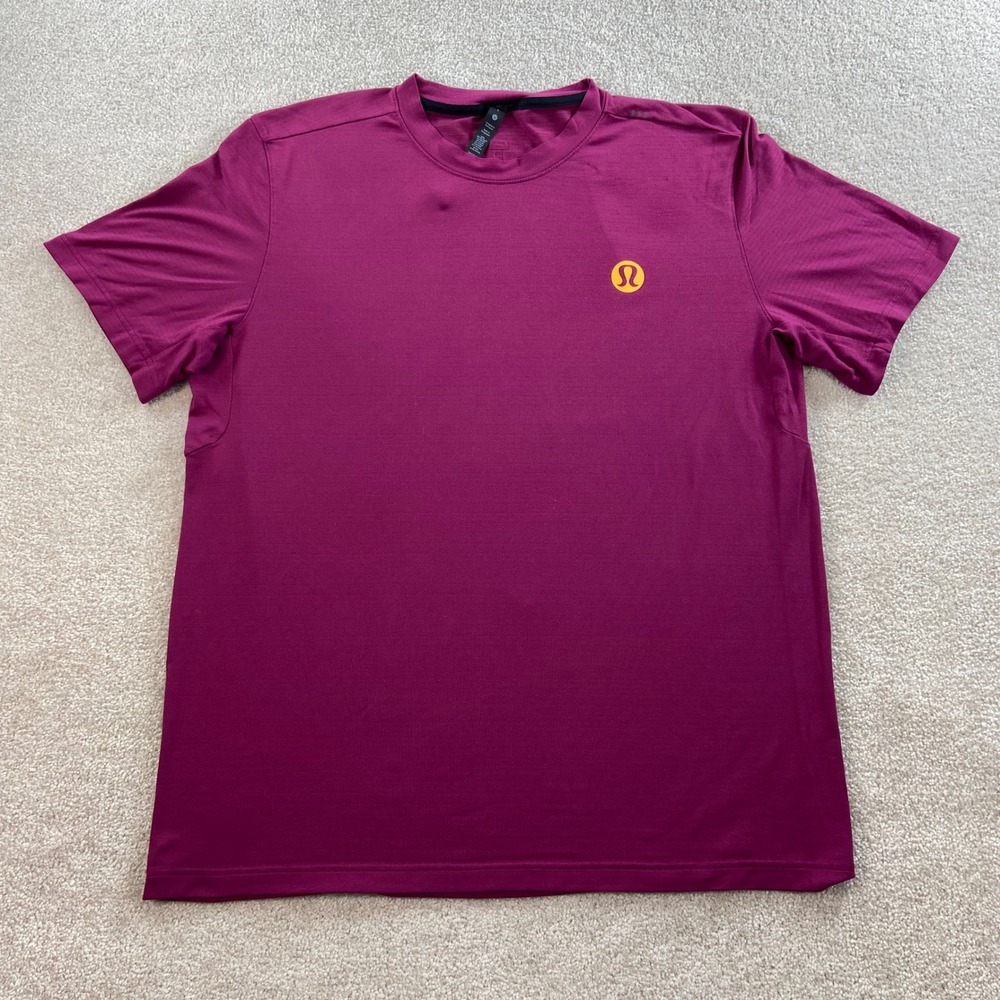 Lululemon T-Shirt Mens L Magenta Metal Vent Tech Graphic Short Sleeve LM3EMQS